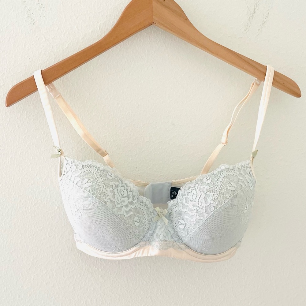 Heidi Klum light blue and cream‎ lace bra. New with tags!